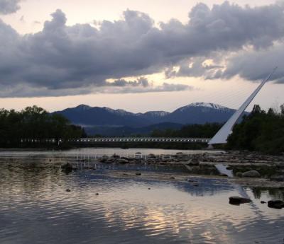 20060813145838-sundial-bridge-2004-3-24-0253.jpg